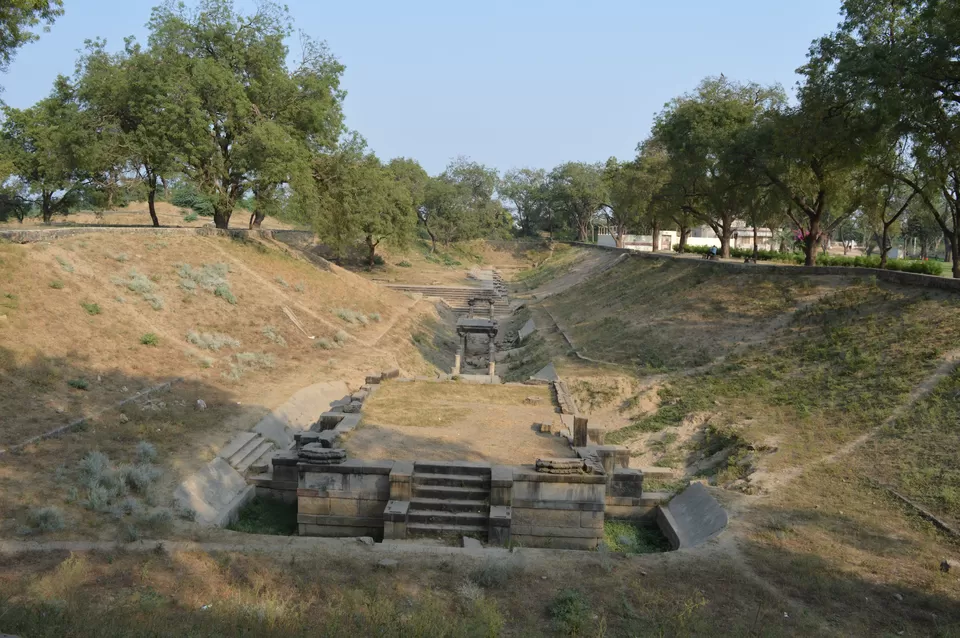 Photo of Sahastra Ling Lake, Patan, Gujarat, India by kvshah