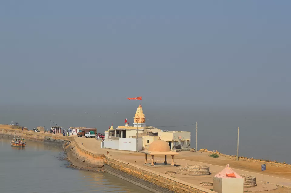 Photo of Shree Koteshwar Mahadev Mandir, Narayan Sarovar, Gujarat, India by kvshah