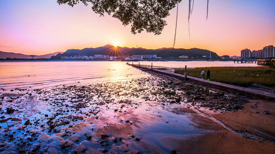 Photo of Hac Sa Beach, Macao by Sana Mahajan