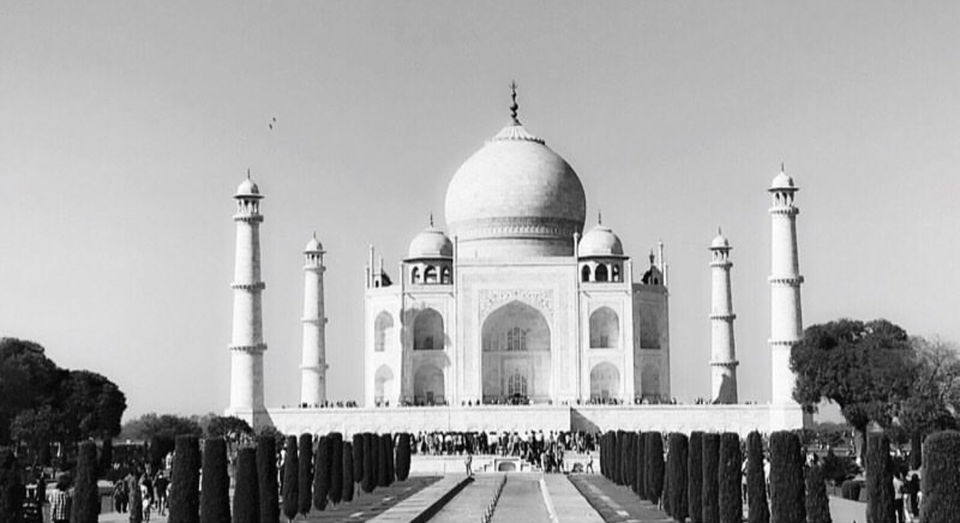 Photo of Taj Mahal, Dharmapuri, Forest Colony, Tajganj, Agra, Uttar Pradesh, India by Vanshika Oberoi