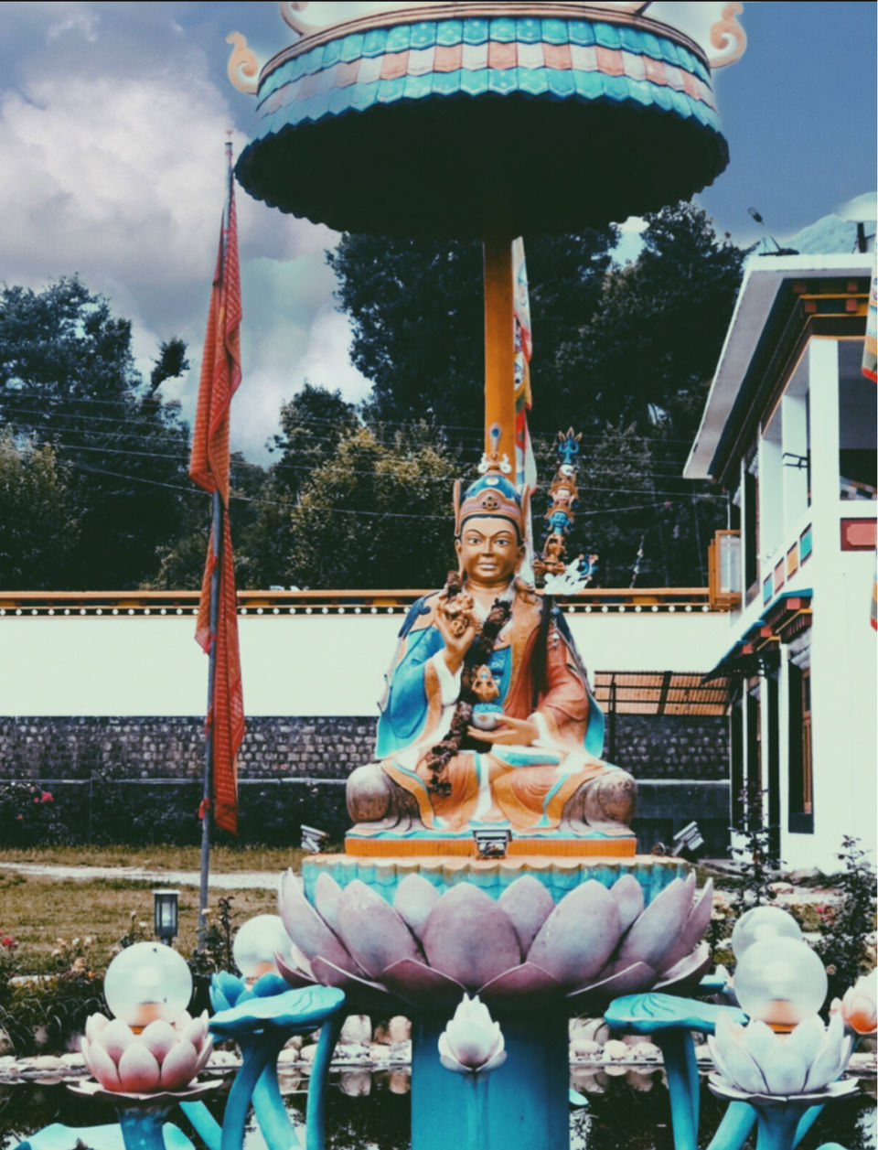 Photo of Choukling Monastery Road, Bir Colony, Chaugan, Himachal Pradesh, India by Vanshika Oberoi