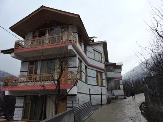 Photo of Mountain Face Cottage, Manali, Himachal Pradesh, India by Dorai 