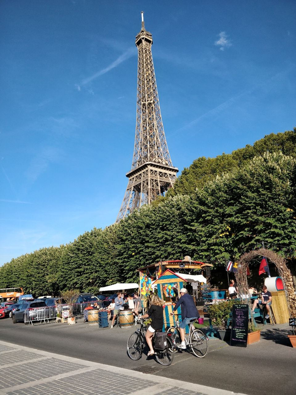 Photo of Eiffel Tower, Avenue Anatole France, Paris, France by Shweta Landge