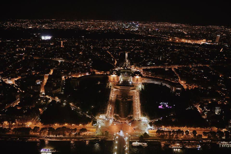 Photo of Eiffel Tower, Avenue Anatole France, Paris, France by Shweta Landge