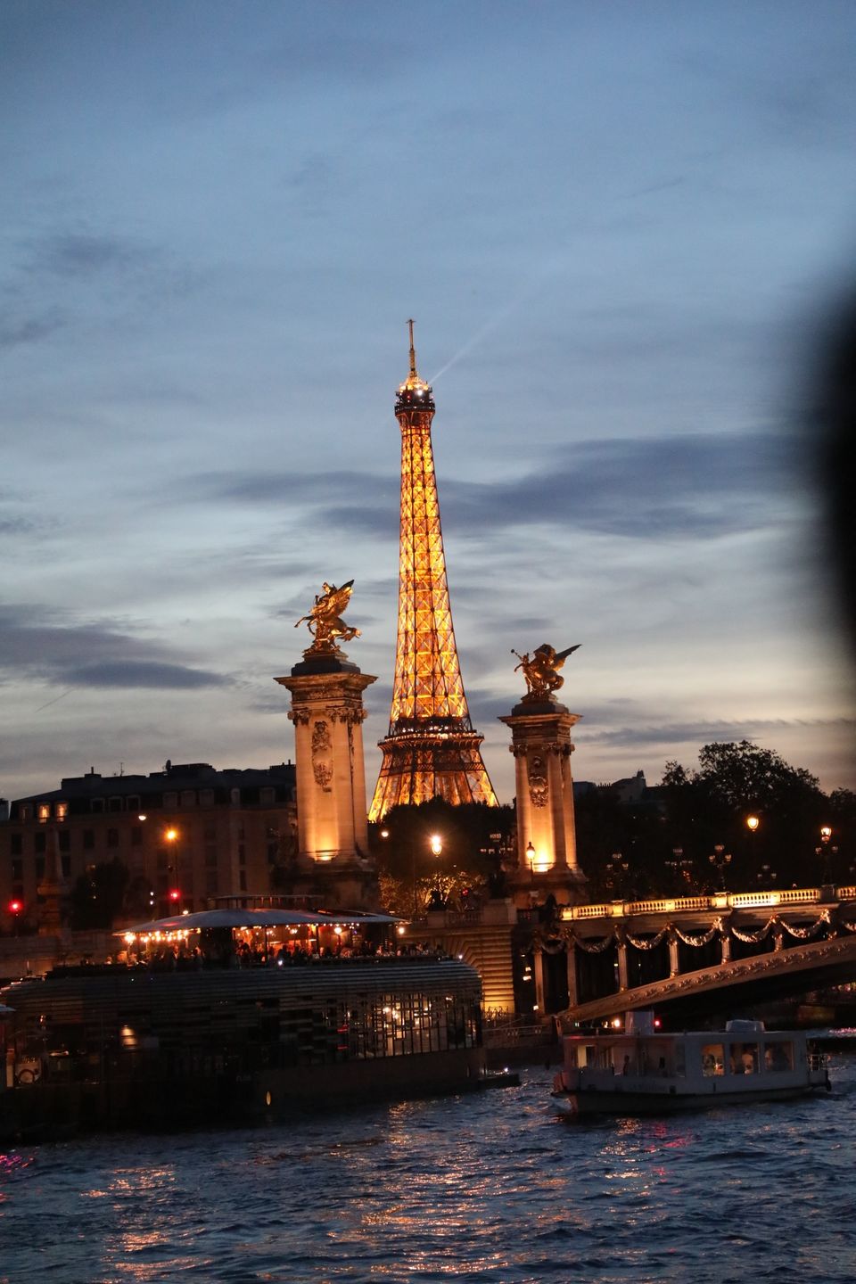 Photo of Eiffel Tower, Avenue Anatole France, Paris, France by Shweta Landge