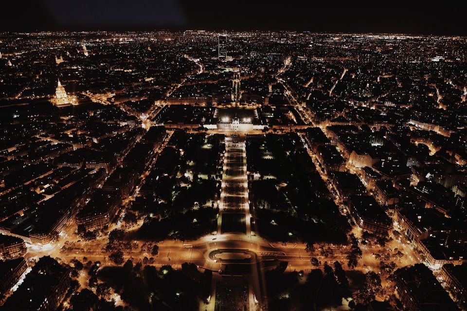 Photo of Eiffel Tower, Avenue Anatole France, Paris, France by Shweta Landge