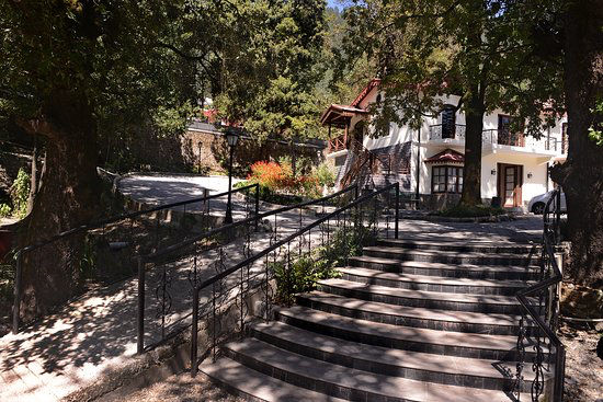 Photo of WelcomHeritage Ashdale, Mallital, Nainital, Uttarakhand, India by Gobbling Wanderer