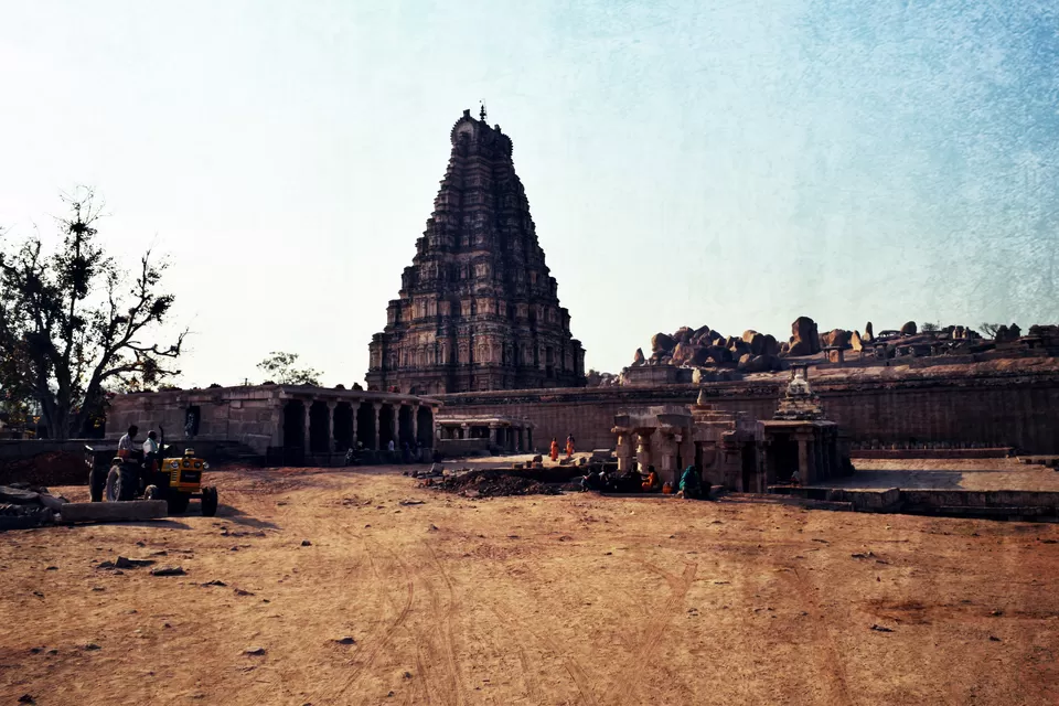 Photo of Sri Virupaksha Temple, Hampi, Karnataka, India by Rohan Ganesh