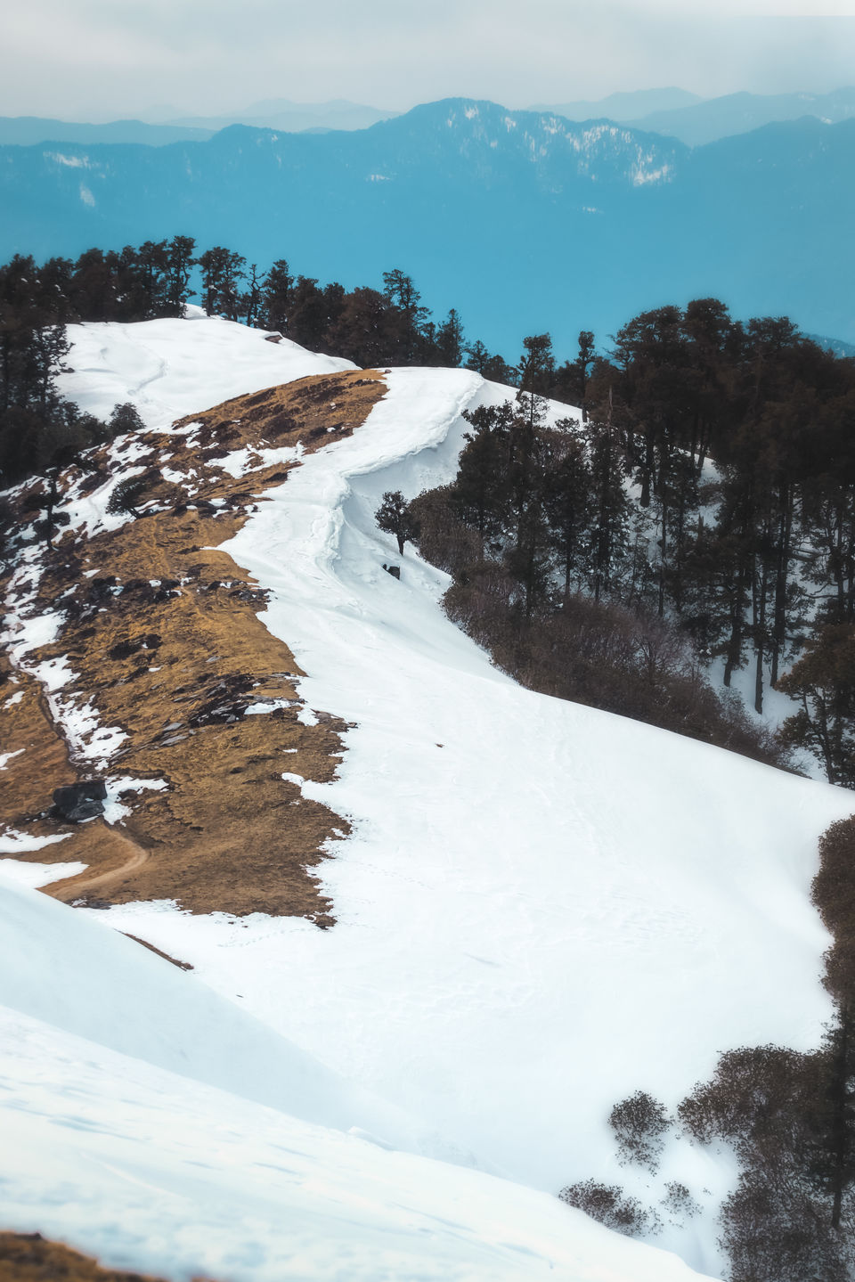 Photo of Winter hike to a frozen lake in the lap of Himalayas. Brahmatal Trek #OffbeatUttarakhand by Akshay Upadhya