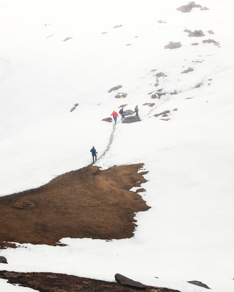Photo of Winter hike to a frozen lake in the lap of Himalayas. Brahmatal Trek #OffbeatUttarakhand by Akshay Upadhya