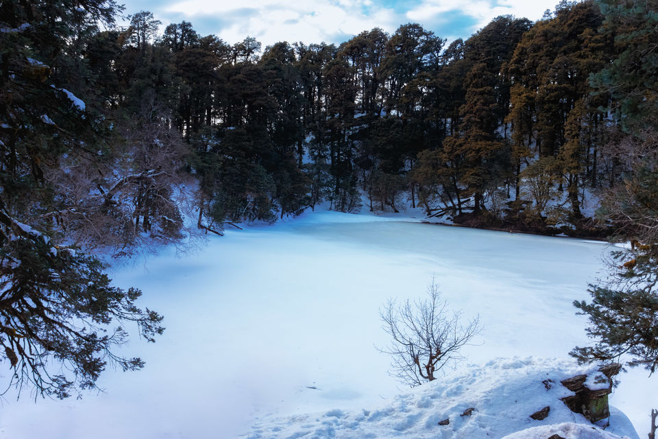 Photo of Winter hike to a frozen lake in the lap of Himalayas. Brahmatal Trek #OffbeatUttarakhand by Akshay Upadhya