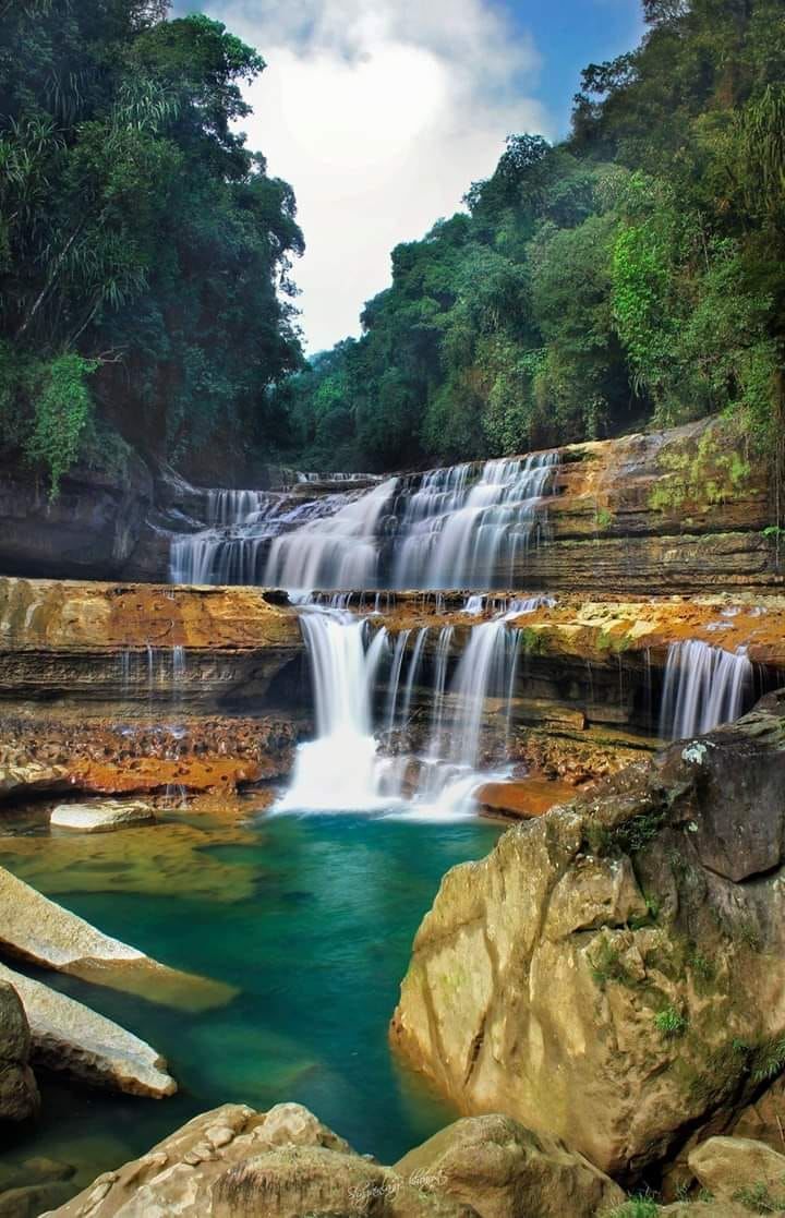 to-the-top-of-the-tallest-plunge-waterfall-in-india-nohkalikai-falls