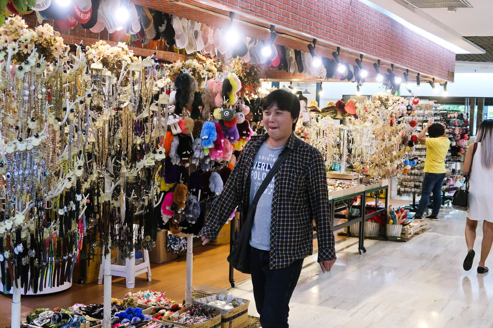 Photo of Bangkok : Your Go-To Guide For Cheap Shopping Hotspots 6/10 by AAMNA MISHRA