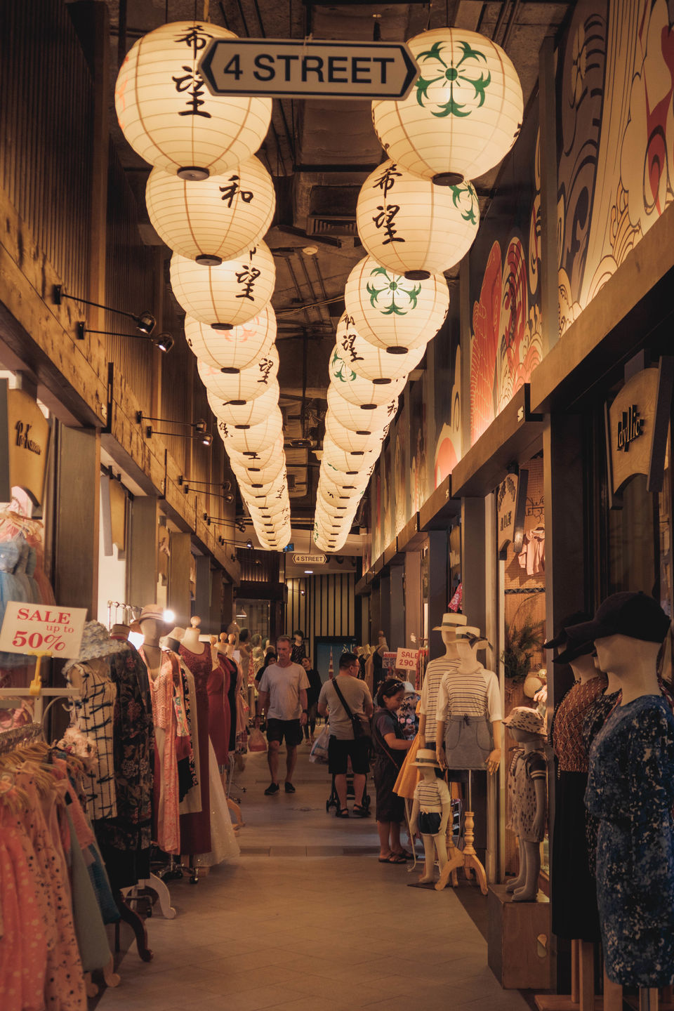 Photo of Bangkok : Your Go-To Guide For Cheap Shopping Hotspots 9/10 by AAMNA MISHRA