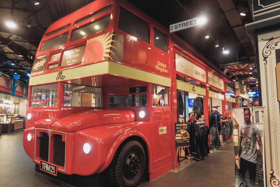 Photo of Bangkok : Your Go-To Guide For Cheap Shopping Hotspots 10/10 by AAMNA MISHRA