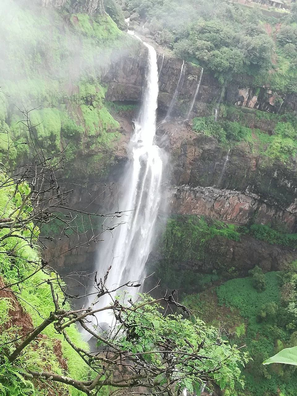 Photo of Lingmala Waterfall Point By Yash Gandhi
