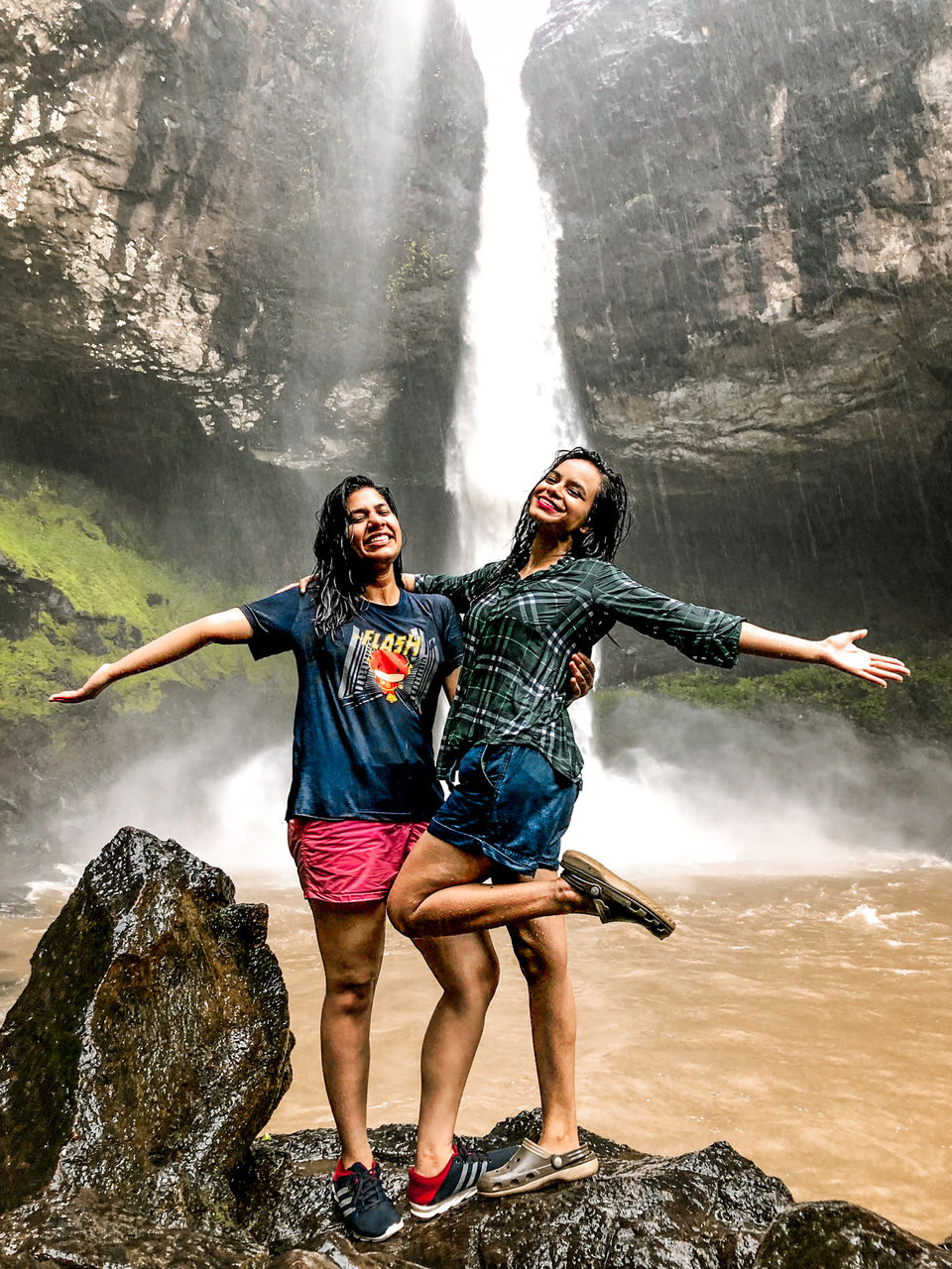 Photo of DEVKUND WATERFALLS #travelblog by Digdarshinee Rout