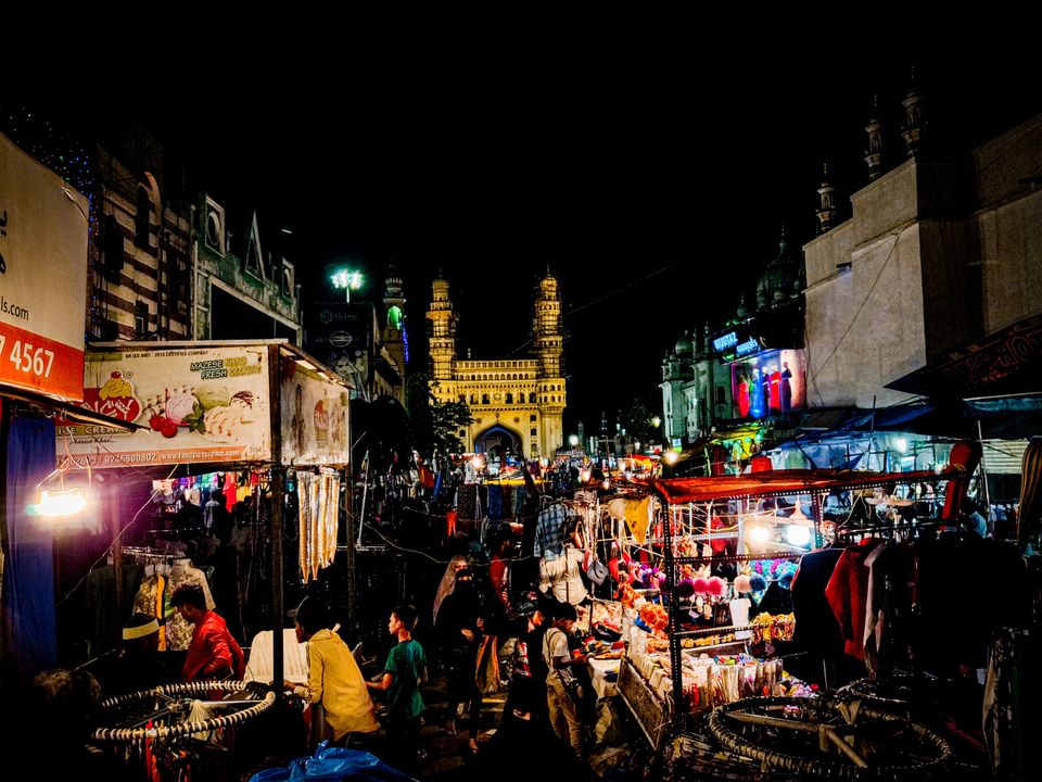 Photo of Laad Bazaar Road, Laad Bazar, Charminar, Ghansi Bazaar, Hyderabad, Telangana, India by RoHiThChInnA