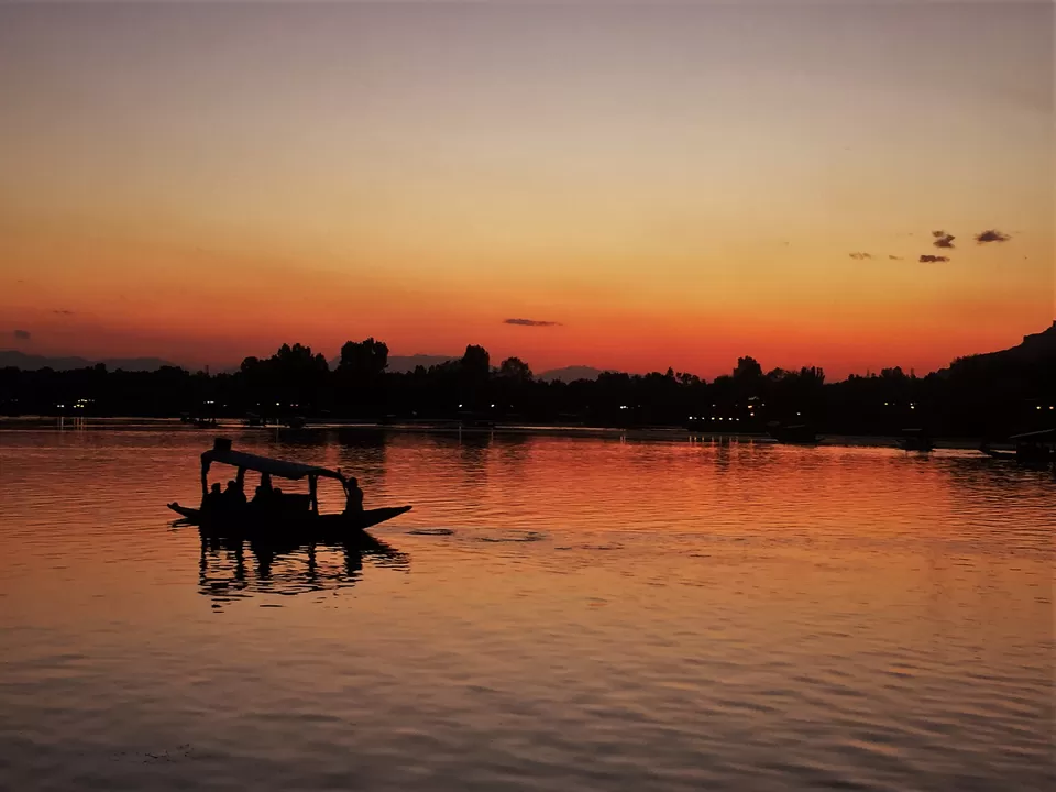 Photo of Dal Lake, Srinagar by Mayuri Singh
