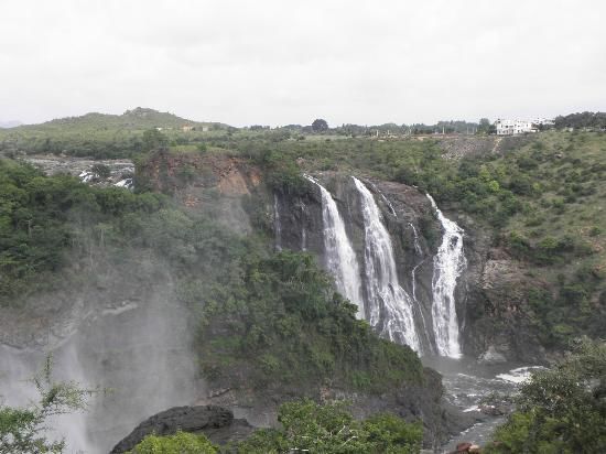 Photo of SHIVANASAMUDRA-TALAKADU : A WATERFALL-DESERT DUO 2/6 by Swaroop Guptha