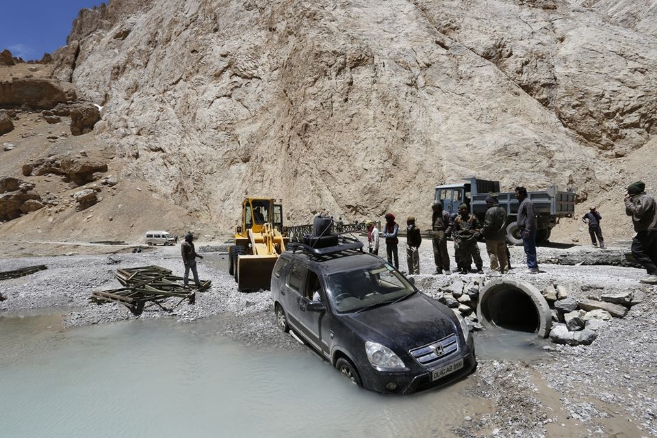 Photo of Mesmerizing Road Trip (Delhi - Manali- Tso Kar-Tso Moriri-Leh-Kargil-Sonmarg-Delhi 1/4 by Debajit Bose