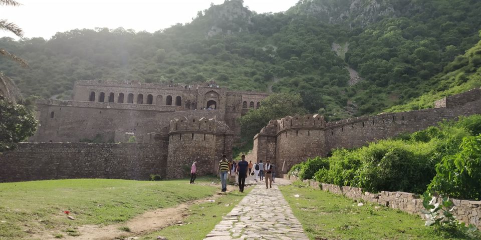 Photo of Bhangarh Fort, Bhangarh, Rajasthan, India by Sandesh Kolagi