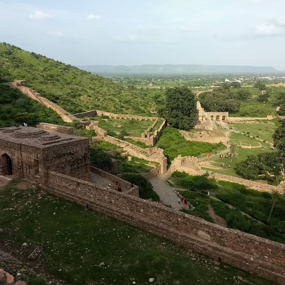 Photo of Bhangarh Fort, Bhangarh, Rajasthan, India by Sandesh Kolagi