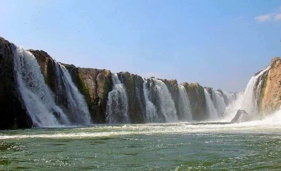 Photo of A deep dive - Hogenakkal Waterfalls by Nikhil