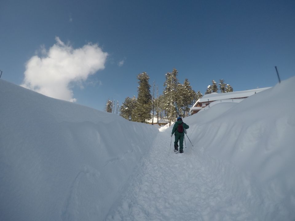 Photo of Kashmir and Skiing in Gulmarg by vartika pandey