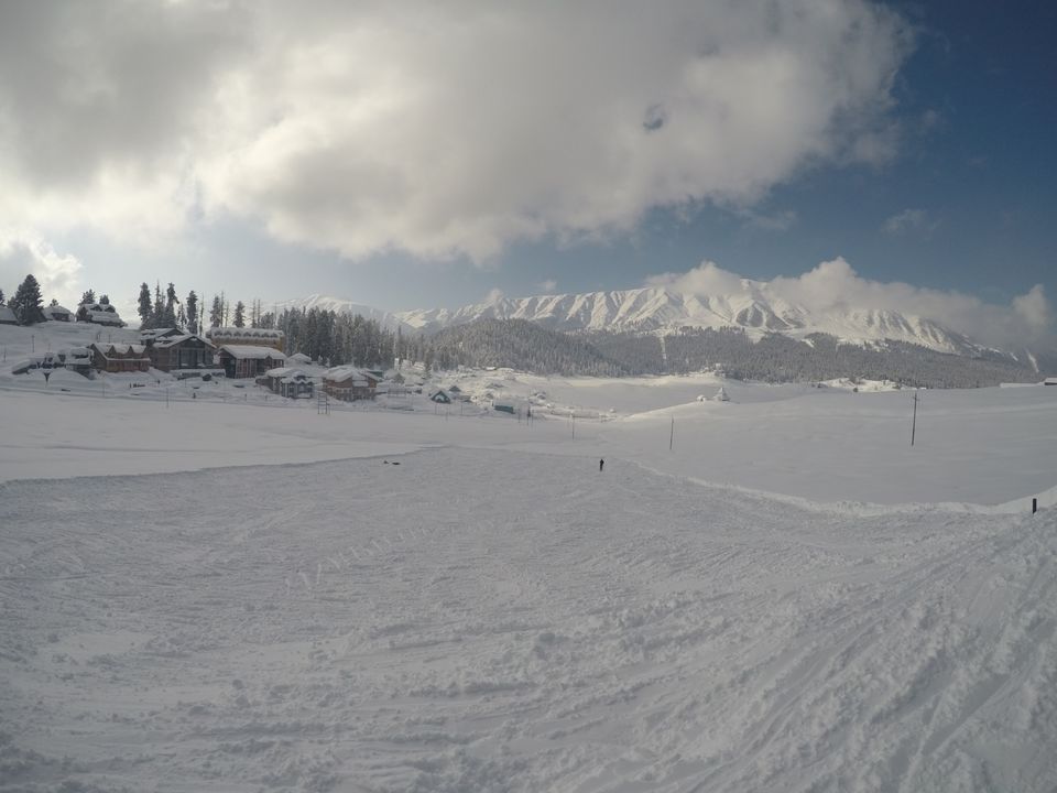 Photo of Kashmir and Skiing in Gulmarg by vartika pandey