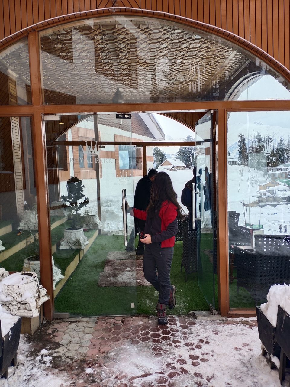 Photo of Kashmir and Skiing in Gulmarg by vartika pandey