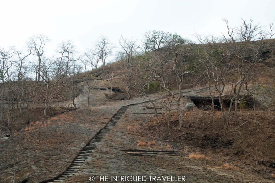 Photo of Into the shrines and beyond in the midst of a city. #maharashtratreks 1/1 by The Intrigued Traveller