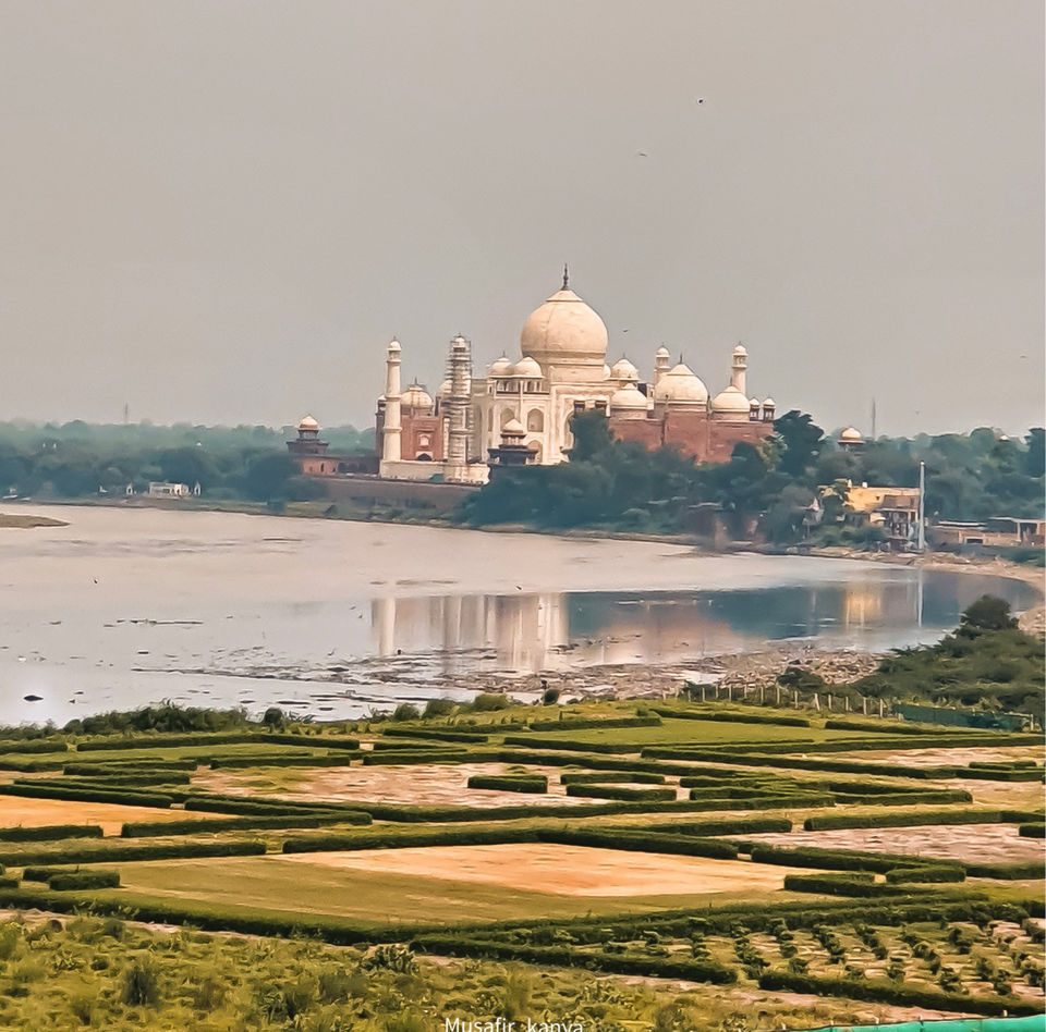 Photo of Taj Mahal by Divya (Musafir_Kanya)