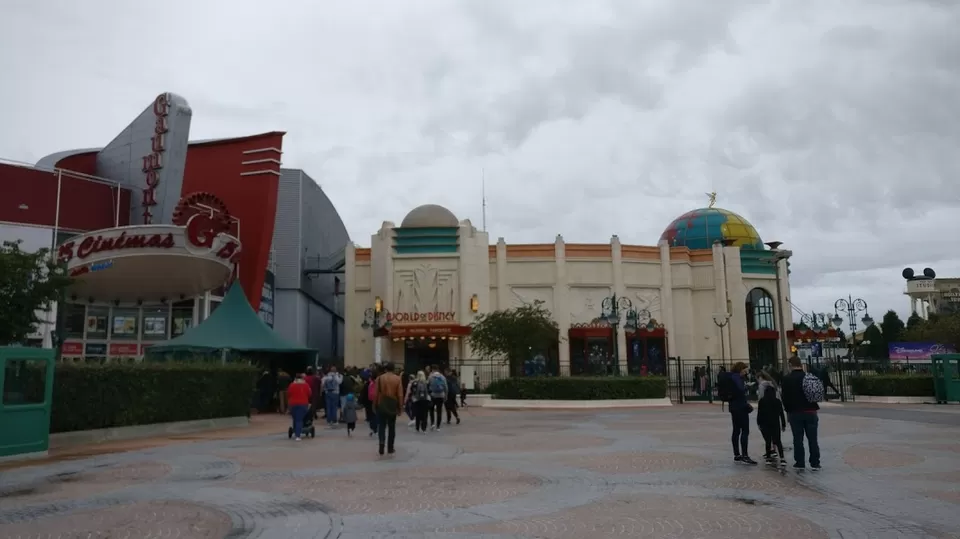 Photo of Walt Disney Studios Paris, Place des Frères Lumière, Chessy, France by Travel Tales