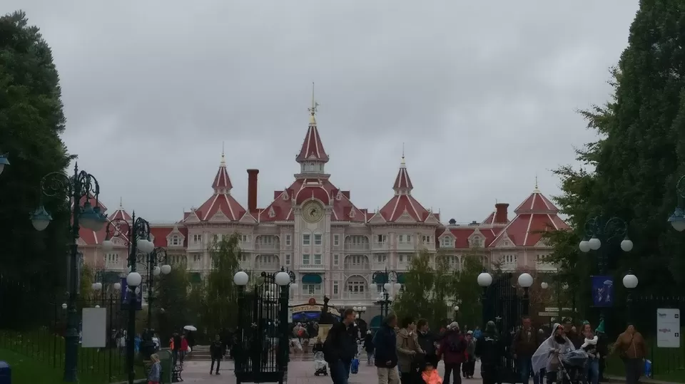 Photo of Walt Disney Studios Paris, Place des Frères Lumière, Chessy, France by Travel Tales