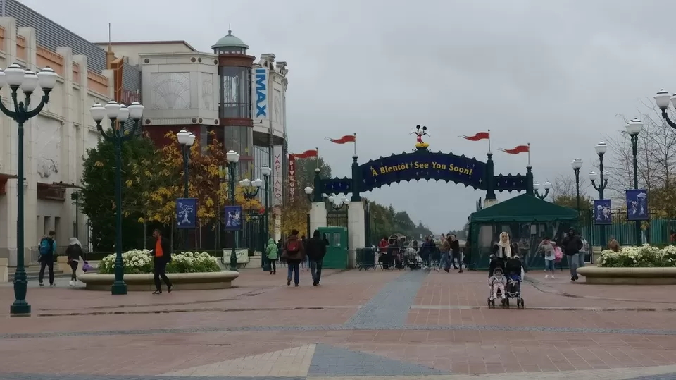 Photo of Walt Disney Studios Paris, Place des Frères Lumière, Chessy, France by Travel Tales