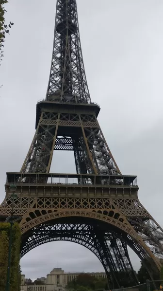 Photo of Eiffel Tower, Avenue Anatole France, Paris, France by Travel Tales