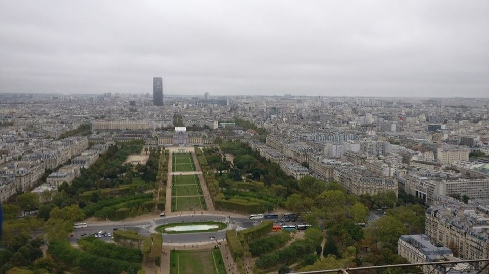 Photo of Eiffel Tower, Avenue Anatole France, Paris, France by TravelTales
