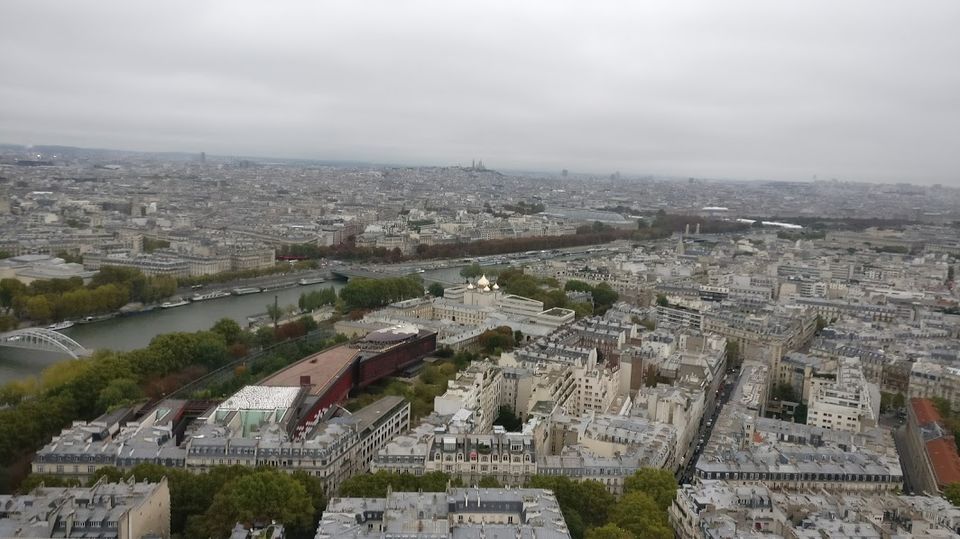 Photo of Eiffel Tower, Avenue Anatole France, Paris, France by TravelTales