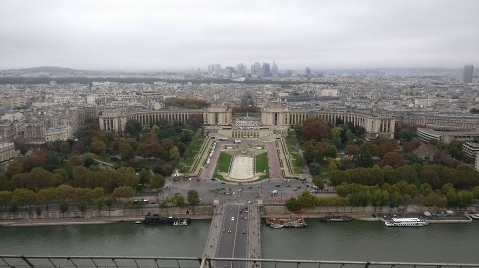 Photo of Eiffel Tower, Avenue Anatole France, Paris, France by TravelTales