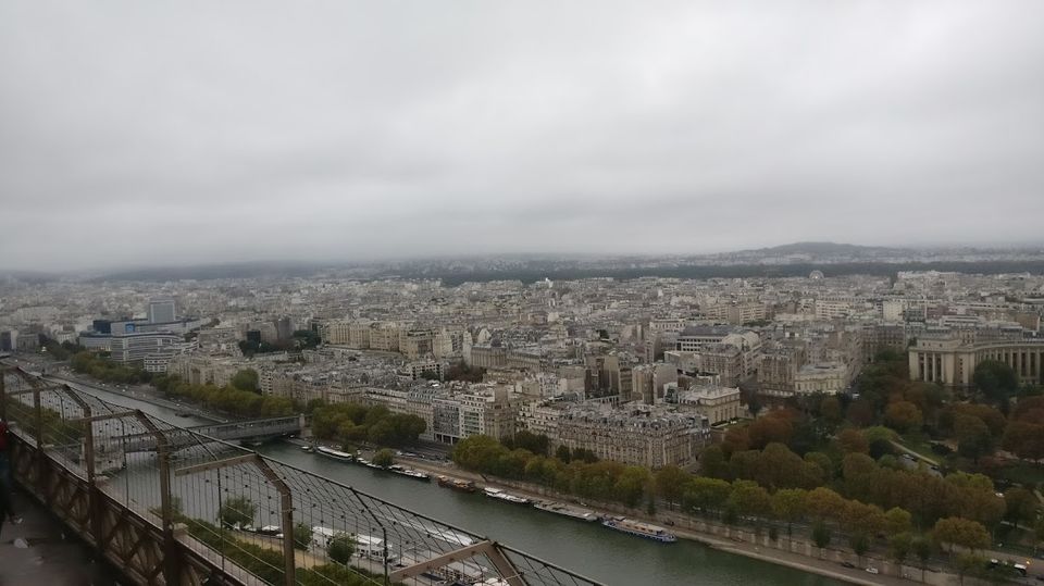 Photo of Eiffel Tower, Avenue Anatole France, Paris, France by TravelTales