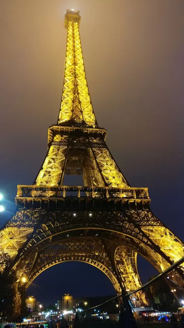Photo of Eiffel Tower, Avenue Anatole France, Paris, France by Travel Tales