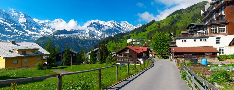 Photo of Mürren, Lauterbrunnen, Switzerland by Travel Tales