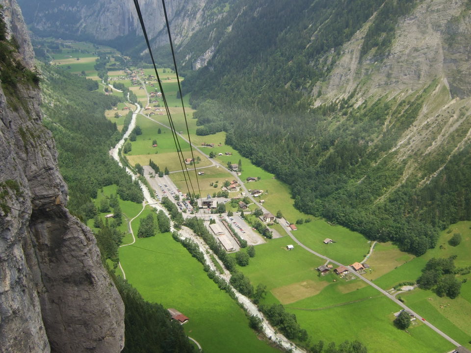 Photo of Mürren, Lauterbrunnen, Switzerland by Travel Tales