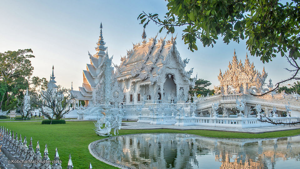 Photo of Wat Rong Khun, ตำบล ป่าอ้อดอนชัย อำเภอเ มืองเชียงราย Chiang Rai, Thailand by Travel Tales