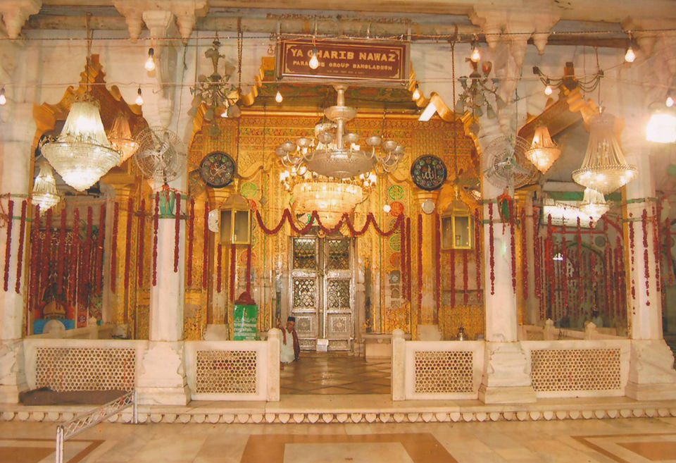 Photo of Ajmer Dargah Sharif, Khadim Mohalla, Diggi Bazaar, Ajmer, Rajasthan, India by Travel Tales