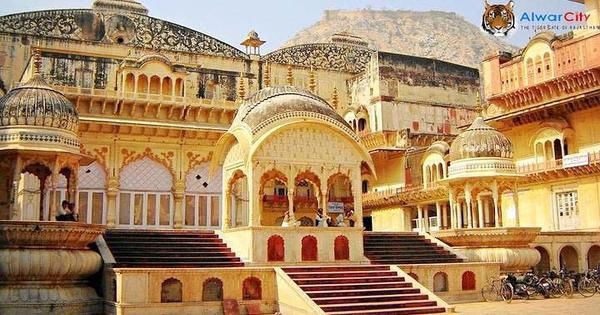 Photo of City Palace Jaipur, Gangori Bazaar, J.D.A. Market, Kanwar Nagar, Jaipur, Rajasthan, India by Travel Tales