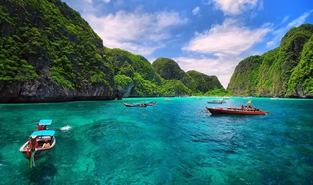 Photo of Phi Phi Islands, Krabi, Thailand by Travel Tales