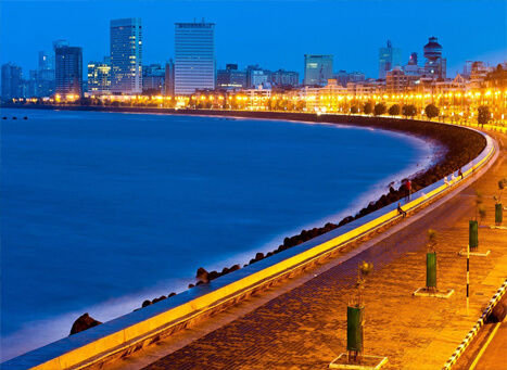 Photo of Marine Drive, Kochi, Kerala, India by TravelTales