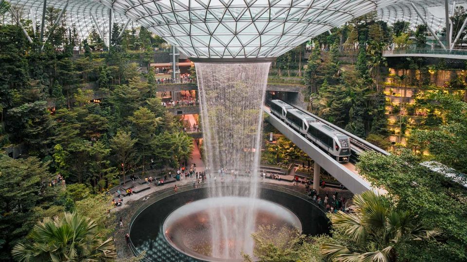 Photo of Incredible things to do at Changi to make your long layover time to a fun-filled one #flightzoned 1/18 by Travel Tales